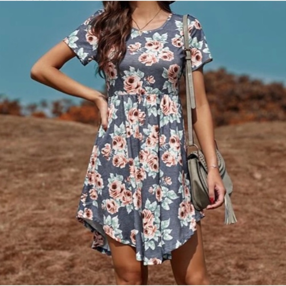 🆕NEW!🛍 Floral Fields Curved Hem Dress 🌸